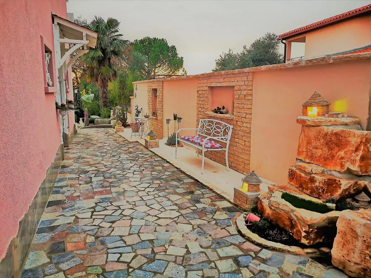 Apartment Villa Engel With Pool Porec