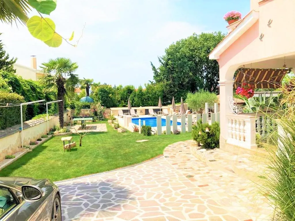 Apartment Villa Engel With Pool Porec